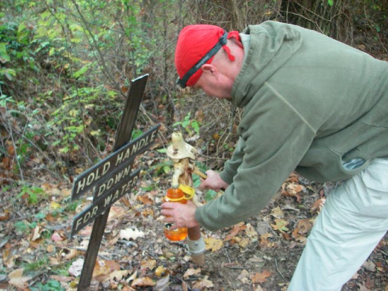 shawnee-41.JPG - The water pump was literally right on the trail!