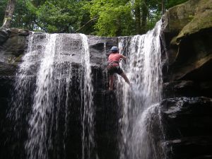 dundee_waterfall (72K)