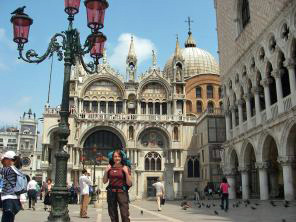 italy-venice-piazza (74K)